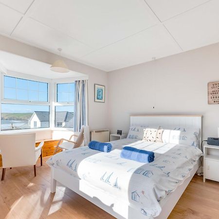 Pinewood Flat 5 Villa Ползеат Екстериор снимка